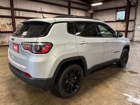 New 2025 Jeep Compass Latitude w/ Sun & Sound Group AWD/4WD image 5