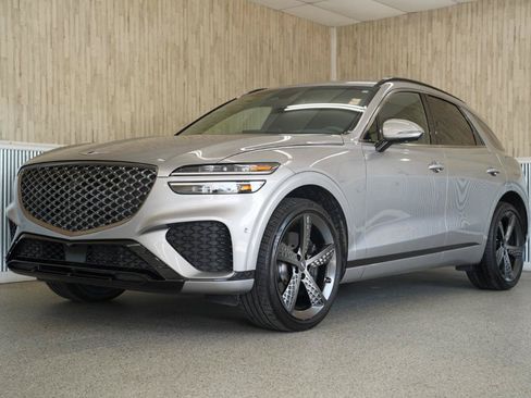 Used 2023 Genesis GV70 2.5T w/ Sport Prestige Package AWD/4WD image 4