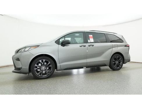 New 2026 Toyota Sienna XSE FWD image 18