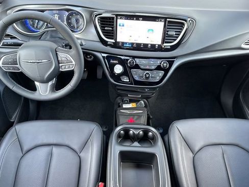 New 2026 Chrysler Voyager LX image 13