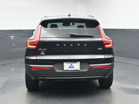Used 2024 Volvo XC40 B5 Plus w/ Climate Package image 7