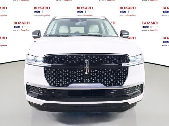 New 2026 Lincoln Navigator Premiere AWD/4WD image 2