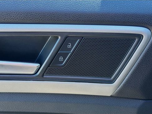 Used 2020 Volkswagen Atlas Cross Sport SEL R-Line image 23