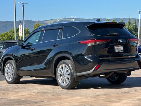 Used 2023 Toyota Highlander Limited AWD/4WD image 6