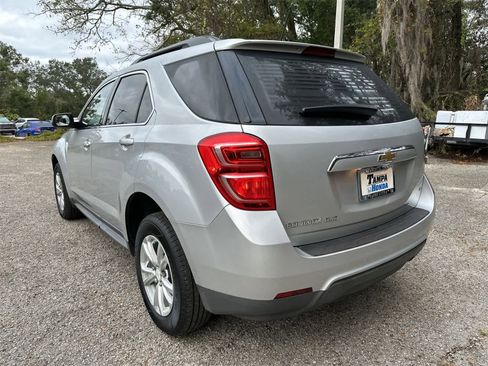 Used 2017 Chevrolet Equinox LT w/ Convenience Package image 4