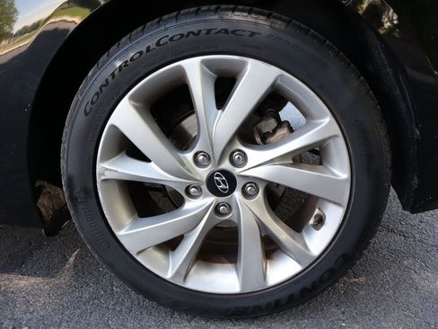 Used 2017 Hyundai Veloster FWD image 39