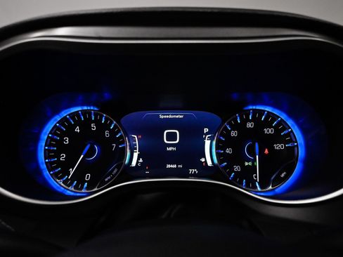 Used 2023 Chrysler Pacifica Touring-L w/ Uconnect Theater Family Group FWD image 39