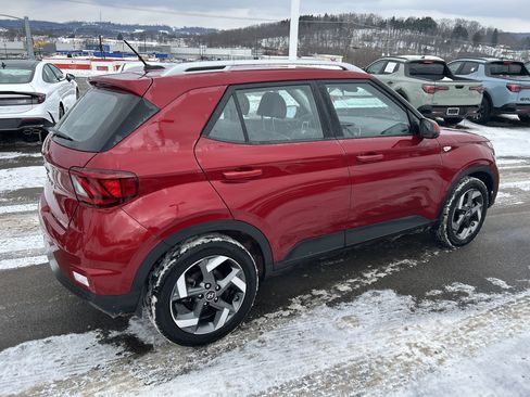 Used 2025 Hyundai Venue Limited image 8