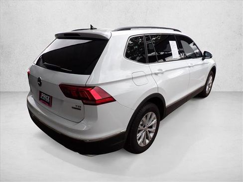 Used 2018 Volkswagen Tiguan SEL AWD/4WD image 4
