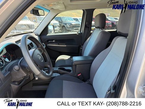Used 2010 Jeep Liberty Renegade w/ Premium Group AWD/4WD image 23