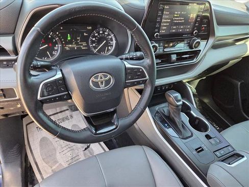 Used 2021 Toyota Highlander XLE FWD image 10