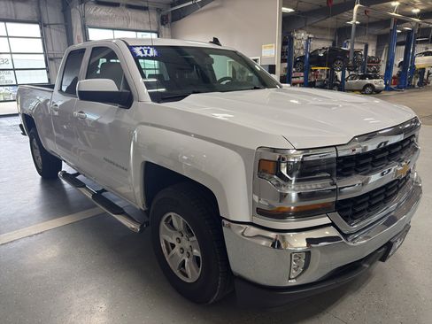 Used 2017 Chevrolet Silverado 1500 LT w/ All Star Edition AWD/4WD image 4