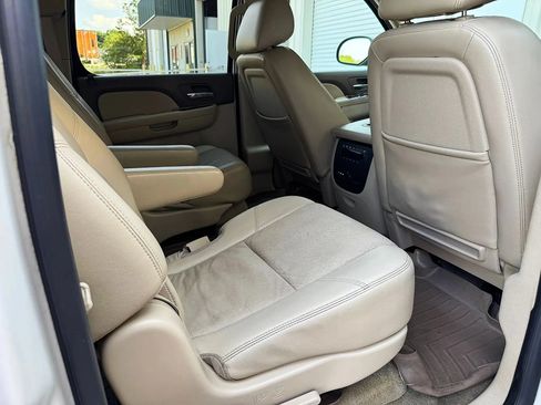 Used 2010 Chevrolet Suburban LTZ RWD image 20