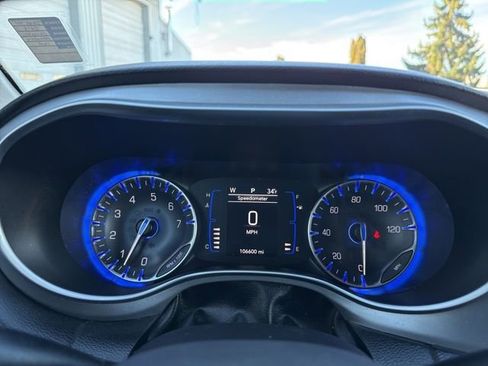 Used 2018 Chrysler Pacifica Touring-L w/ Premium Audio Group image 30