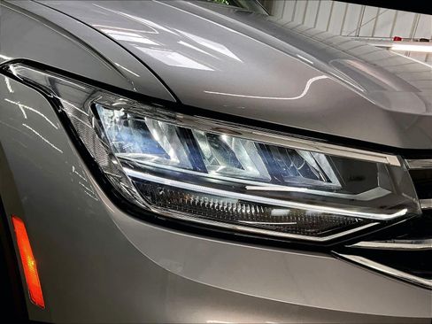 Used 2024 Volkswagen Tiguan S image 30