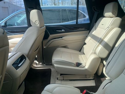 Used 2023 Cadillac Escalade Premium Luxury image 12