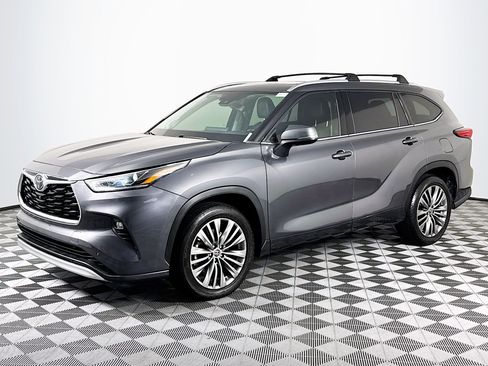 Used 2020 Toyota Highlander Platinum image 4