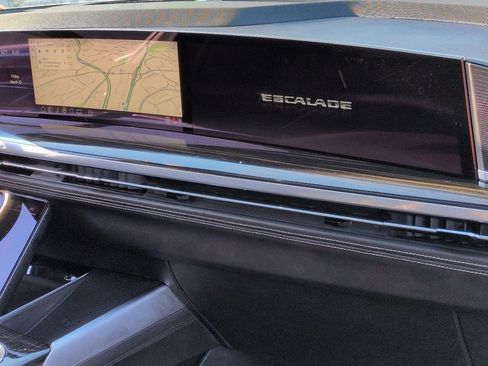 Certified 2025 Cadillac Escalade ESV Premium Luxury image 35