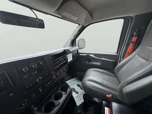 Used 2014 Chevrolet Express 2500 RWD image 26