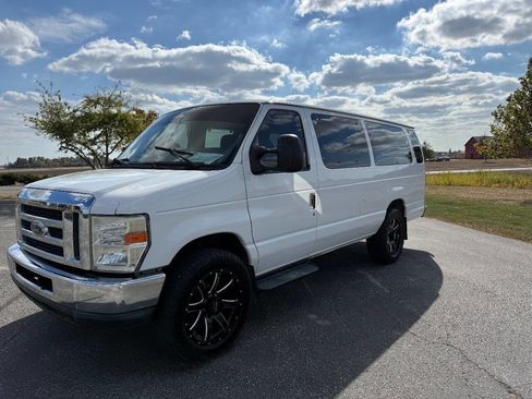 Used 2010 Ford E-350 and Econoline 350 Extended Wagon Super Duty image 1