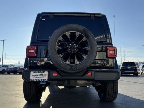 Used 2022 Jeep Wrangler Unlimited Sahara w/ Cold Weather Group image 10