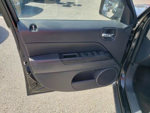 Used 2015 Jeep Patriot Latitude AWD/4WD image 12