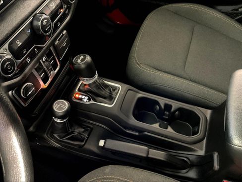 Used 2025 Jeep Wrangler Unlimited Sport AWD/4WD image 18