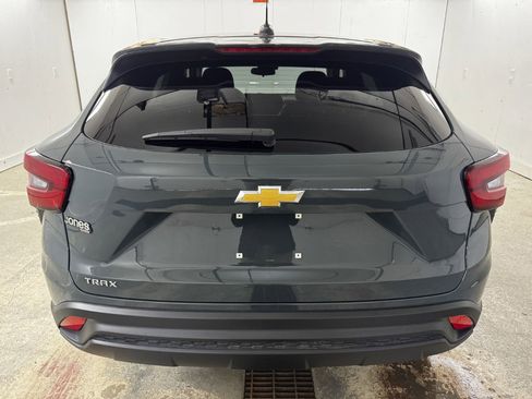 Used 2025 Chevrolet Trax LS image 8