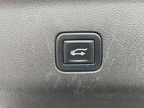 Used 2021 Chevrolet Suburban Z71 w/ Luxury Package AWD/4WD image 33