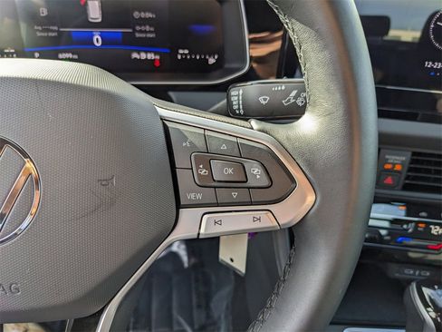 Certified 2025 Volkswagen Jetta Sport image 29