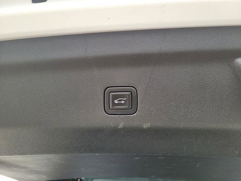 Used 2023 Chevrolet Suburban Premier image 16