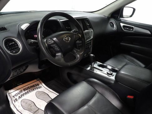 Used 2020 Nissan Pathfinder SL image 9