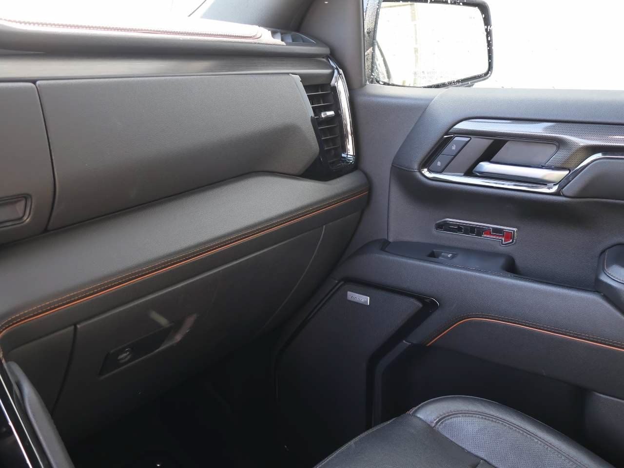 Used 2024 GMC Sierra 1500 AT4 w/ AT4 Premium Package AWD/4WD image 14