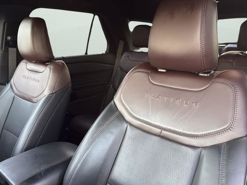 Certified 2022 Ford Explorer Platinum w/ Technology Package image 8