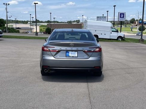 Used 2025 Toyota Camry SE FWD image 5