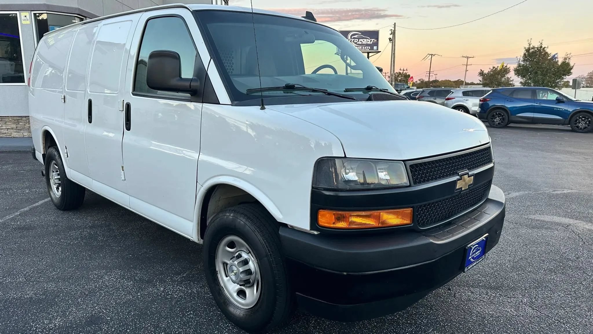 Used 2021 Chevrolet Express 2500 w/ Driver Convenience Package RWD image 3