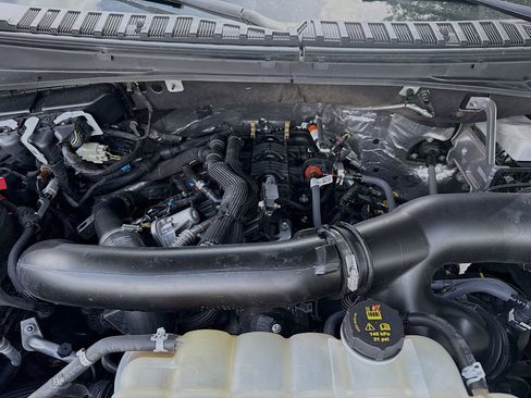 Used 2024 Ford Expedition Max XLT image 32