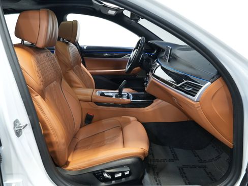 Used 2020 BMW 750i xDrive image 35