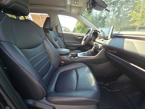 Used 2019 Toyota RAV4 Limited w/ Advanced Technology Package AWD/4WD image 11