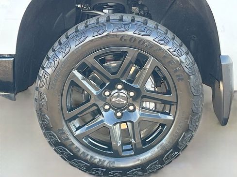 Used 2024 Chevrolet Silverado 1500 Custom Trail Boss w/ LPO, Dark Essentials Package image 29