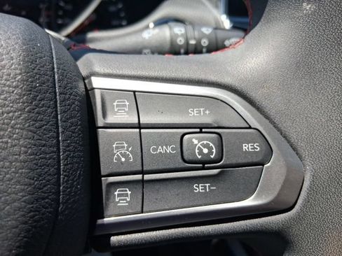 Used 2025 Jeep Compass Trailhawk AWD/4WD image 25