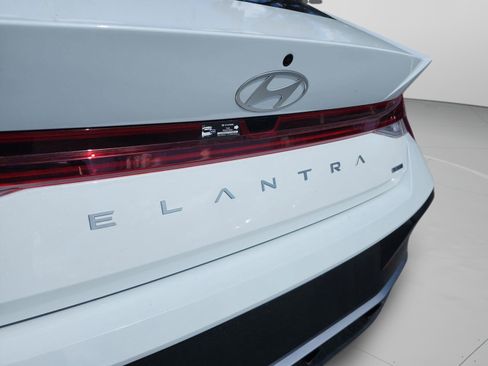 New 2026 Hyundai Elantra Limited FWD image 23