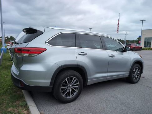 Used 2018 Toyota Highlander XLE FWD image 3