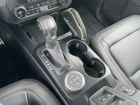 New 2025 Ford Bronco Badlands image 13