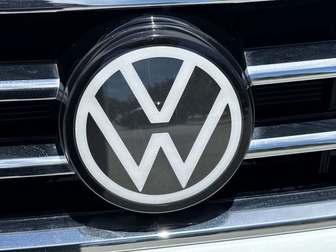 Used 2024 Volkswagen Tiguan SE FWD image 18