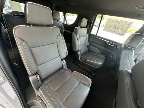 New 2025 Chevrolet Suburban Premier AWD/4WD image 27