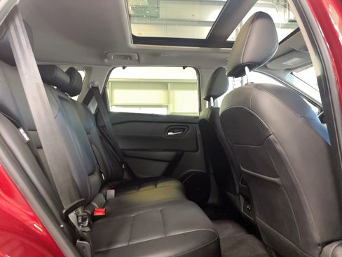 Used 2024 Nissan Rogue SV w/ SV Premium Package image 24