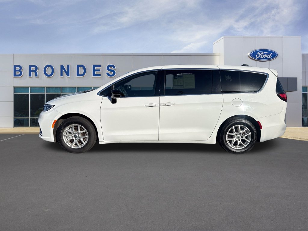 Used 2025 Chrysler Pacifica Select FWD 360° Tour