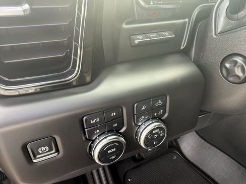 Used 2025 GMC Sierra 1500 AT4 w/ AT4 Premium Package AWD/4WD image 15