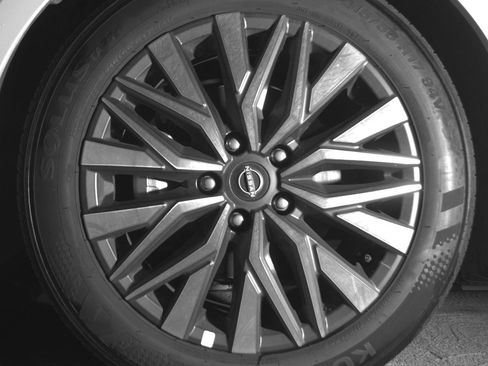 Used 2025 Nissan Altima 2.5 SV FWD image 12